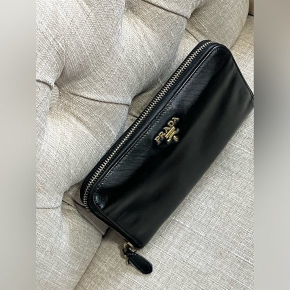 Prada Saffiano Lux Leather Zipper closure Continental Wallet - Picture 9 of 12